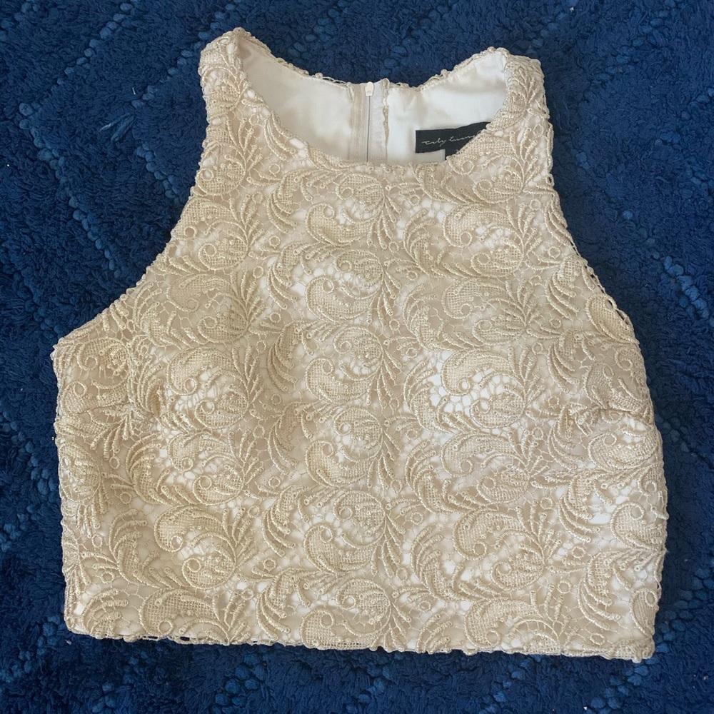 Lace crop back zip top